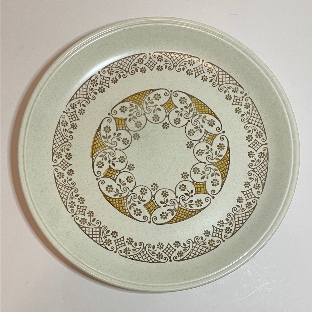 BILTONS Vintage Patterned Serving Plate | Cottage Country Kitchen Collectible
